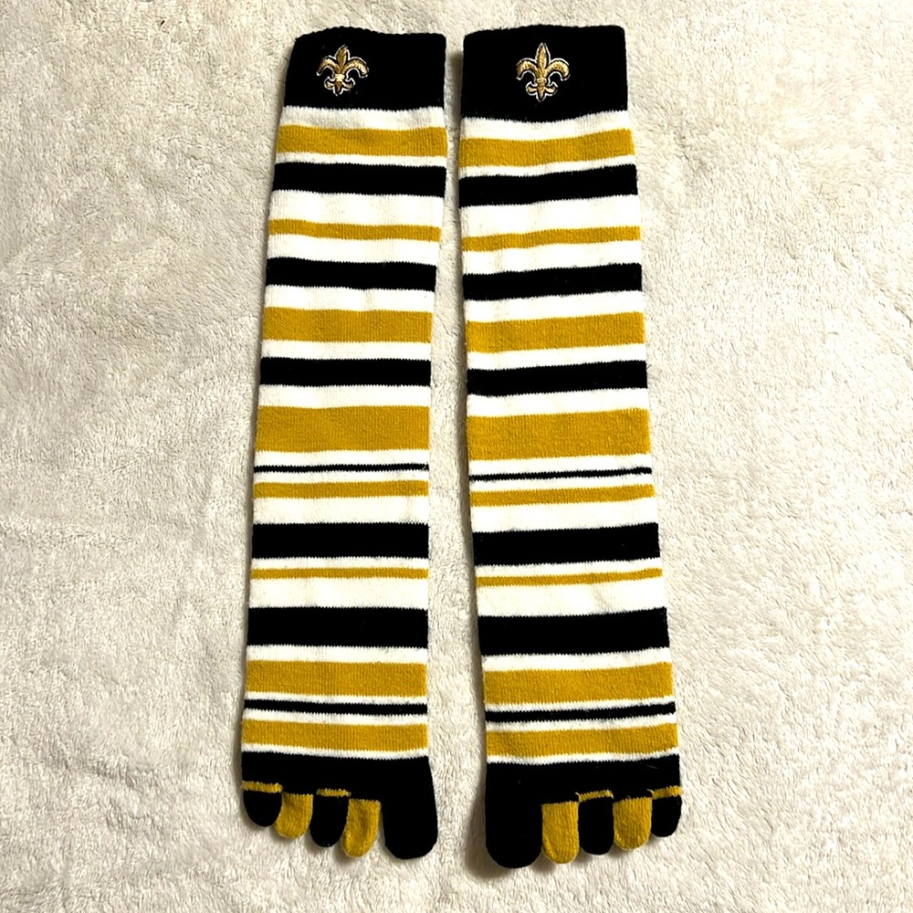 NFL Saints . Five Fingers Striped Toe Socks with Fleur-de-lis. NWOT.